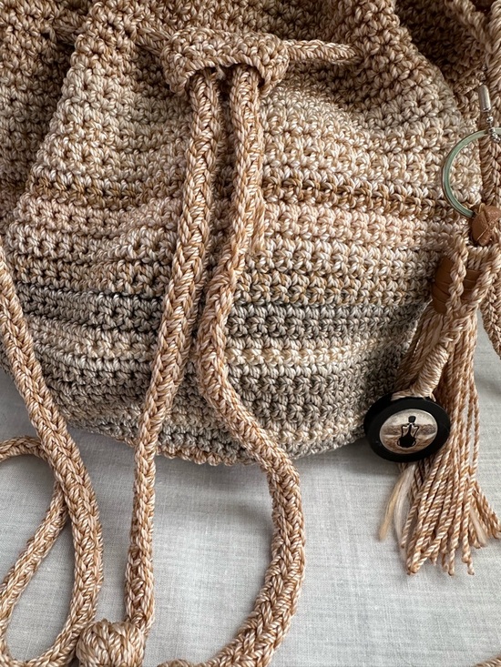 The Sak Crochet Knit Bucket Bag Boho Crossbody Neutral Tan Drawstring Purse - Picture 5 of 14